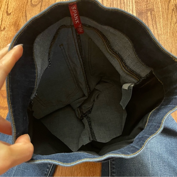 Spanx Cropped Flare Jeans with frayed hem in medium wash size XS - Picture 9 of 15